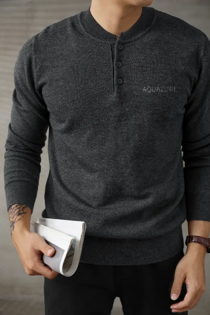 Cozy Layered T-Shirt - Perfect for Chilly Days 