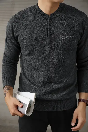 Cozy Layered T-Shirt - Perfect for Chilly Days 