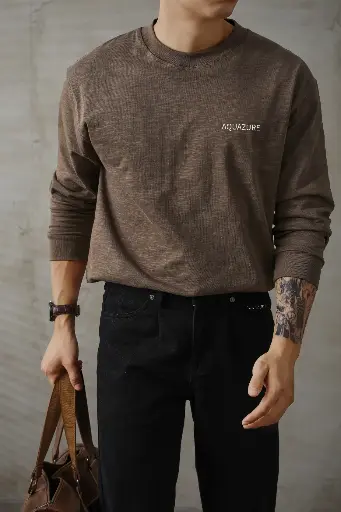 Casual Winter T-Shirt - Stylish and Functional 